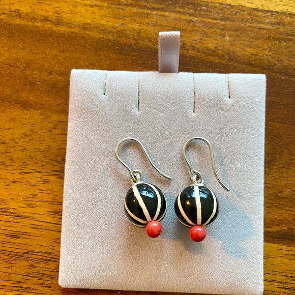 Black-and-white globe earrings - Picture 2 of 3